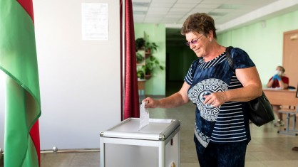 «ИЗБИРАТЕЛИ К НАМ АКТИВНО ПРИХОДЯТ И ГОЛОСУЮТ»: КАК ПРОХОДИТ ДОСРОЧНОЕ ГОЛОСОВАНИЕ НА ИЗБИРАТЕЛЬНОМ УЧАСТКЕ ОКТЯБРЬСКОГО РАЙОНА?