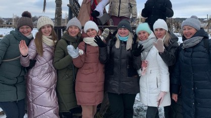 Семь экскурсионных автобусов отправила «объединенка» Пинской центральной поликлиники в предновогодний тур для медработников и их детей.