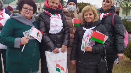 Члены первичной профсоюзной организации Пружанской райбольницы совместно с РО РОО «Белая Русь» приняли участие в акции по раздаче флаеров  и листовок в поддержку референдума.