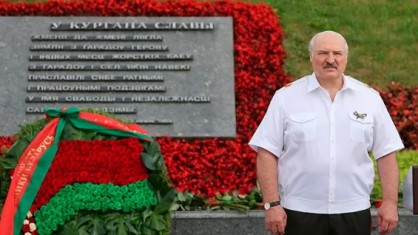 Александр Лукашенко возложил цветы к мемориалу «Курган Славы»