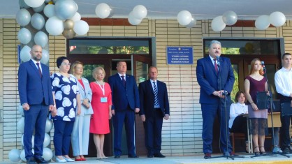 Председатель областного комитета отраслевого профсоюза поприветствовал будущих медиков в Брестском  медицинском колледже на торжественной линейке.